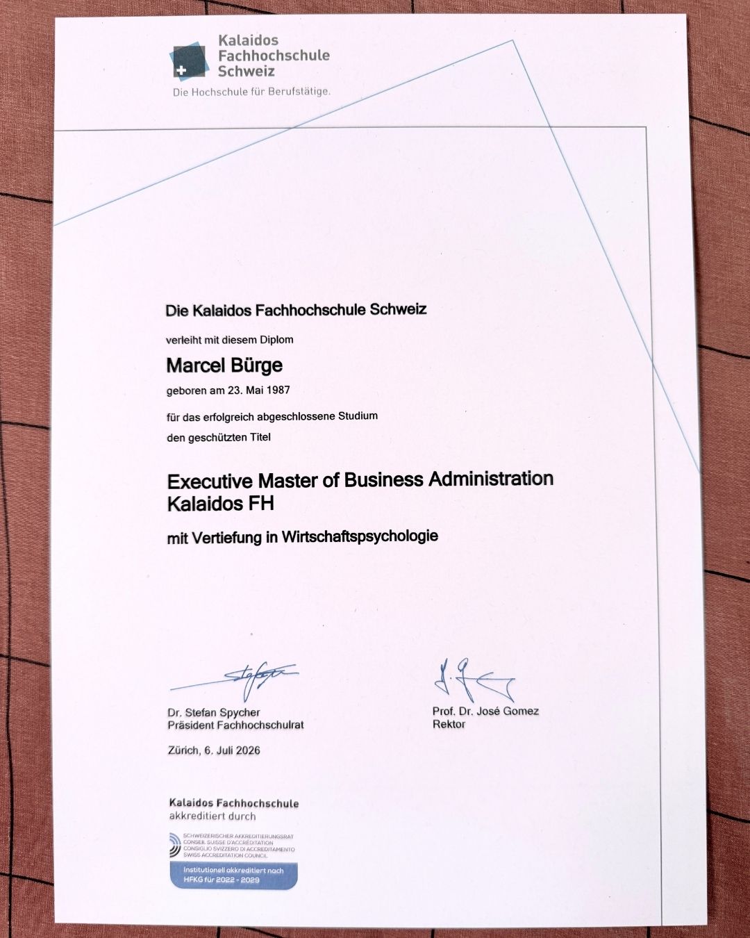 News EMBA Abschluss Note ZIELGERADE AG Marcel Bürge Offizielles Notenblatt des EMBA Studiums von Marcel Bürge an der Kalaidos Fachhochschule mit der Gesamtnote 5.8